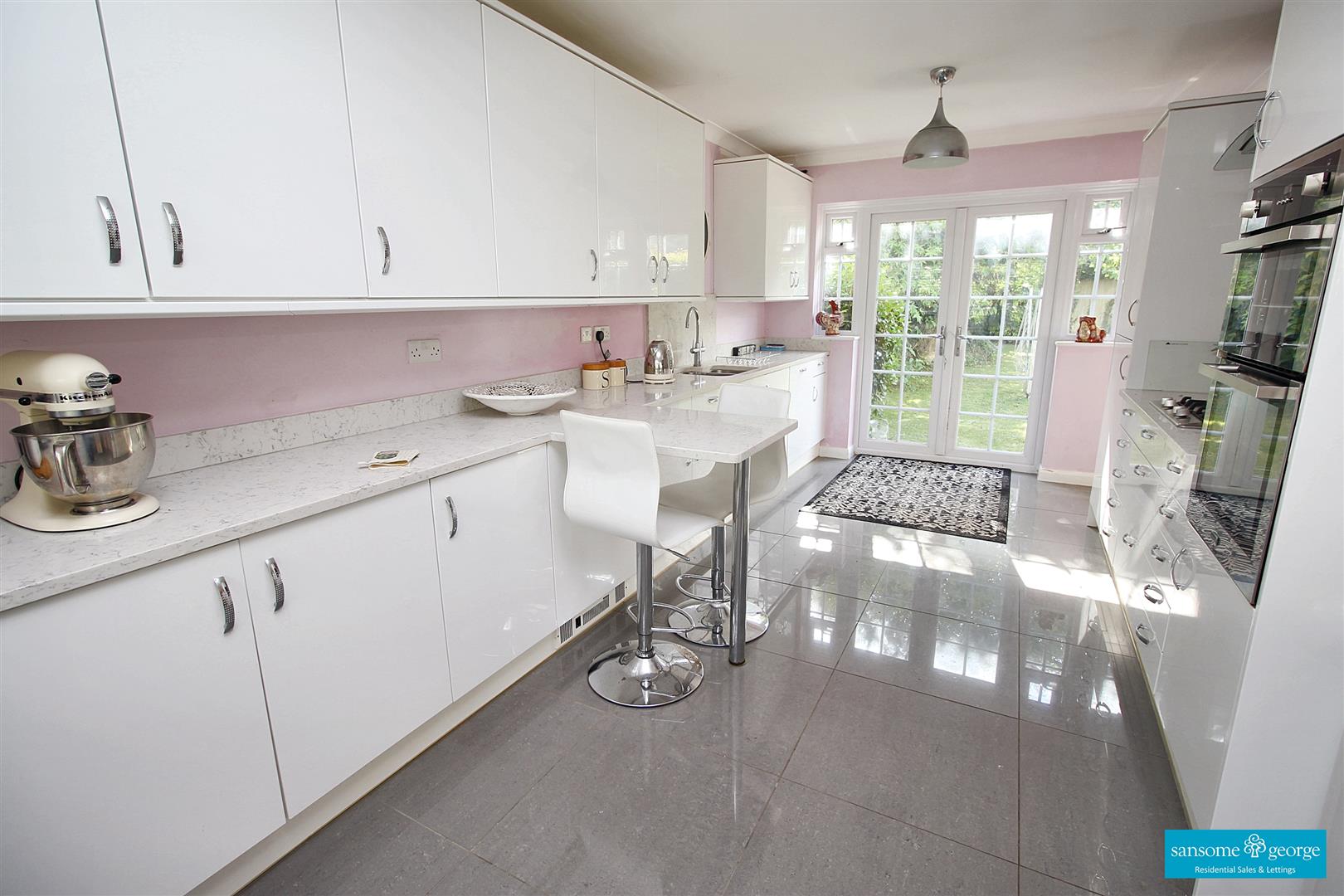 3 bed property in Longleat Drive, Tilehurst